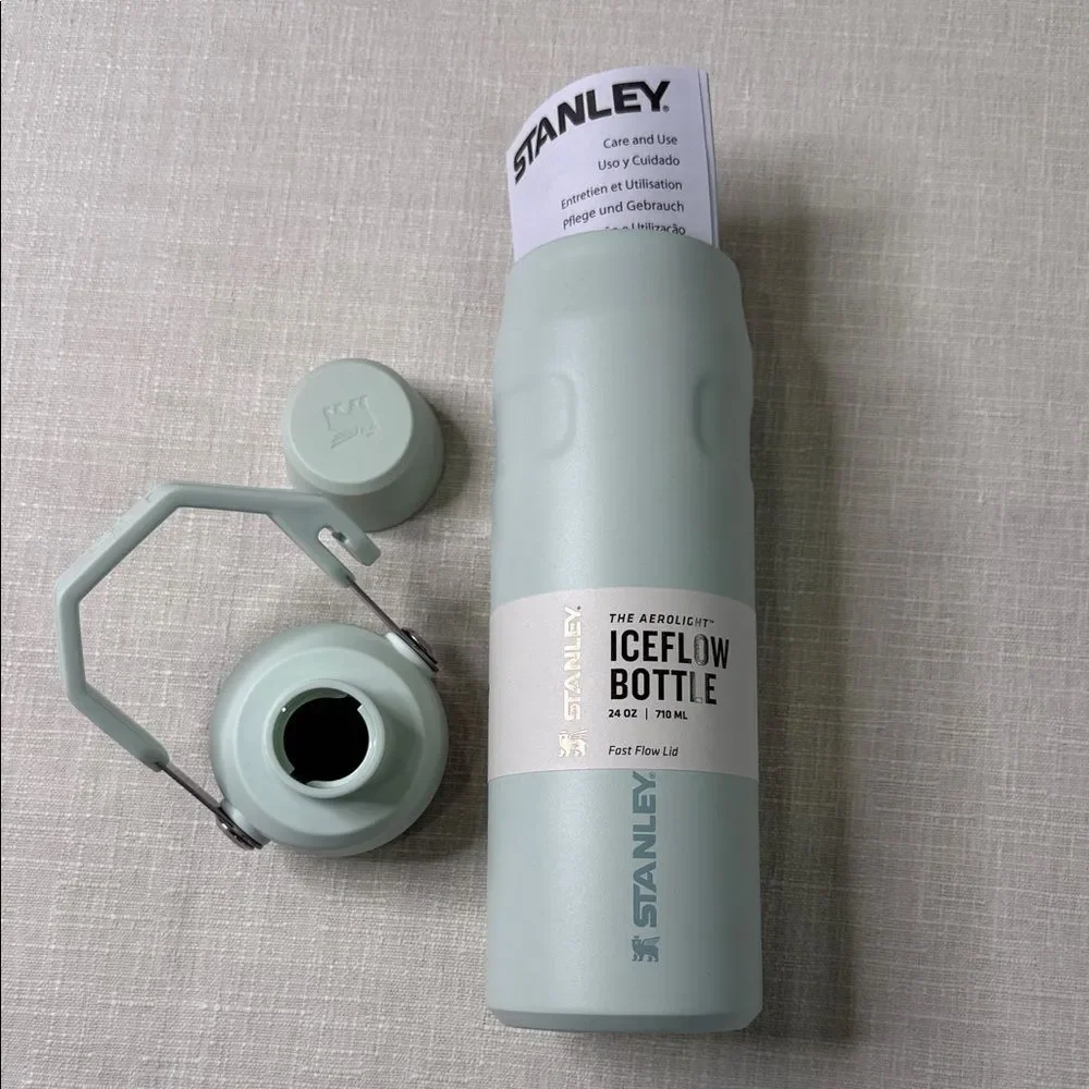 Stanley IceFlow (Fast Flow Lid) Bottle in Mint Green - Picture 1 of 6